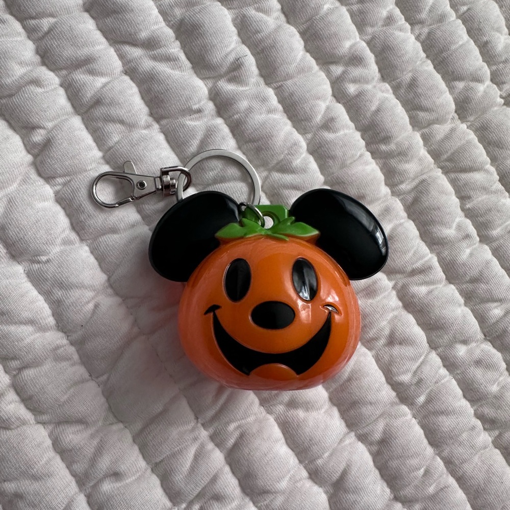 Mickey Mouse Pumpkin light up Keychain